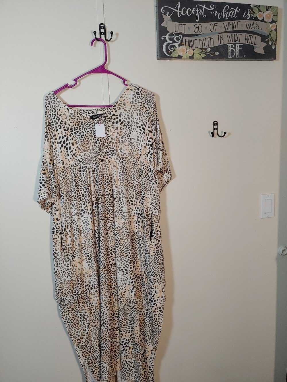 Like New Ellen Tracy Large/XL Cheetah Print Short Sleeve Nightgown